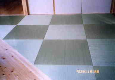 三角の部屋　畳も三角・四角を組み合わせています。