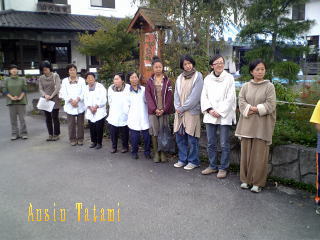 福島県昭和村の美人織姫さん達や麻かきを指導していただく地元の奥さん達